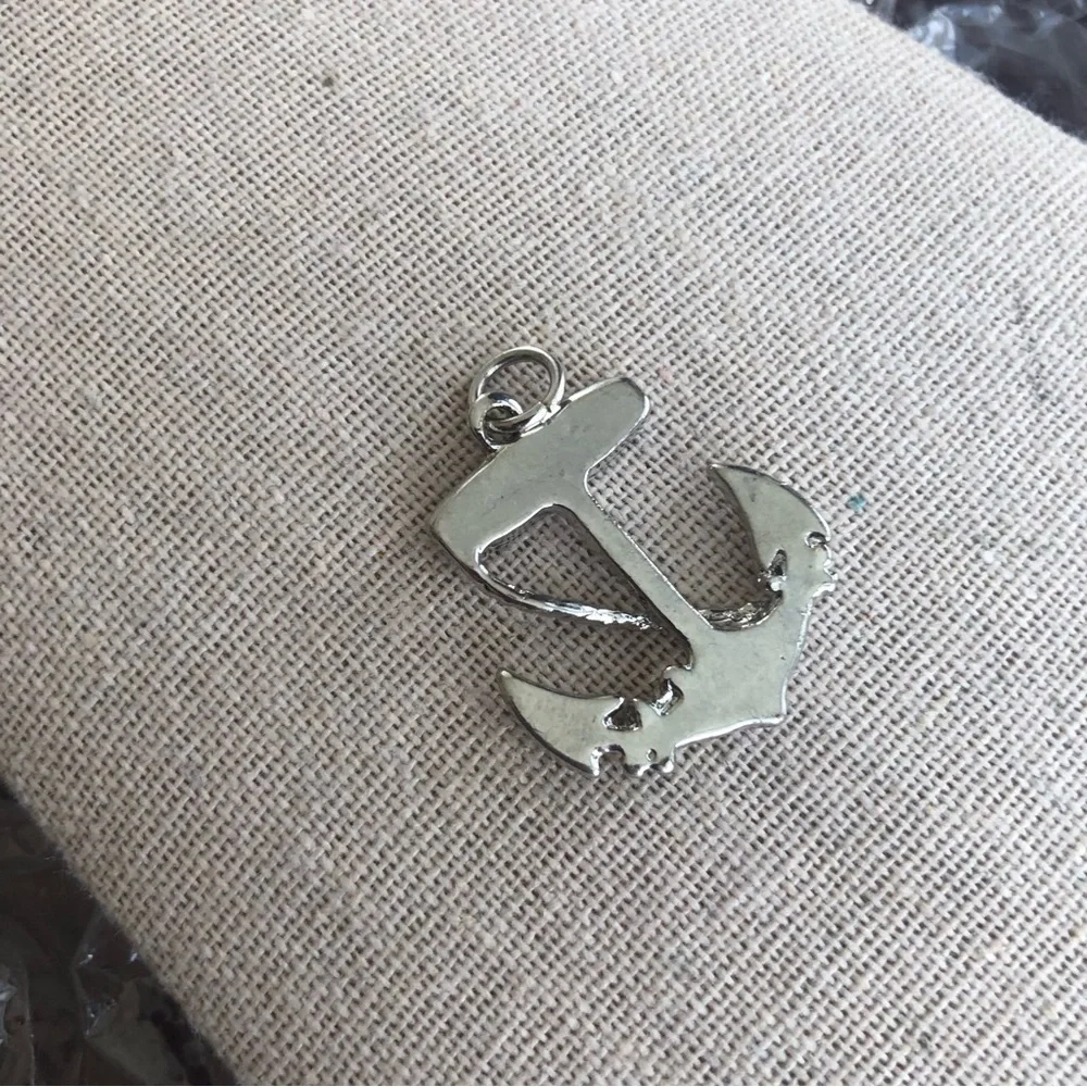 Anchor Pendant - Picture 2 of 3